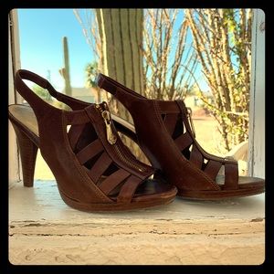 Antonio Melani Pumps